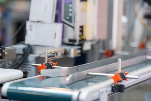 manufacturing-line-with-conveyor